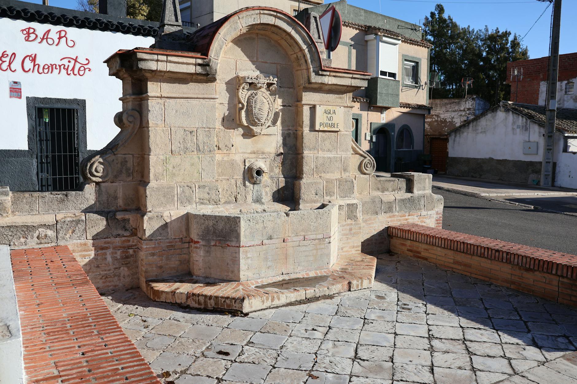 Fuente de agua vs bebedero clásico